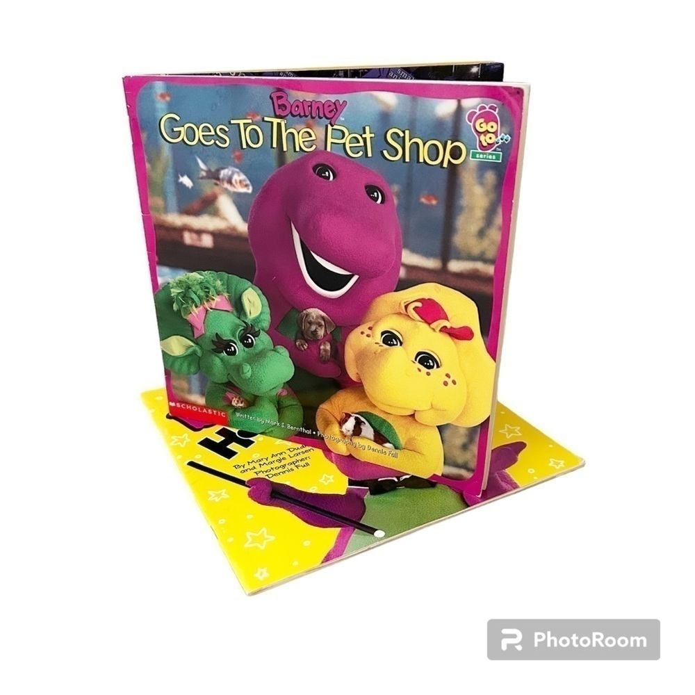 Two Barney Books! Barney goes to the Pet Shop & Barney’s Hats BUNDLE & SAVE